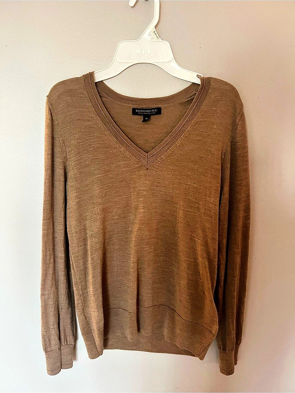 Banana Republic V-Neck Wool Sweater in Brown Size Medium